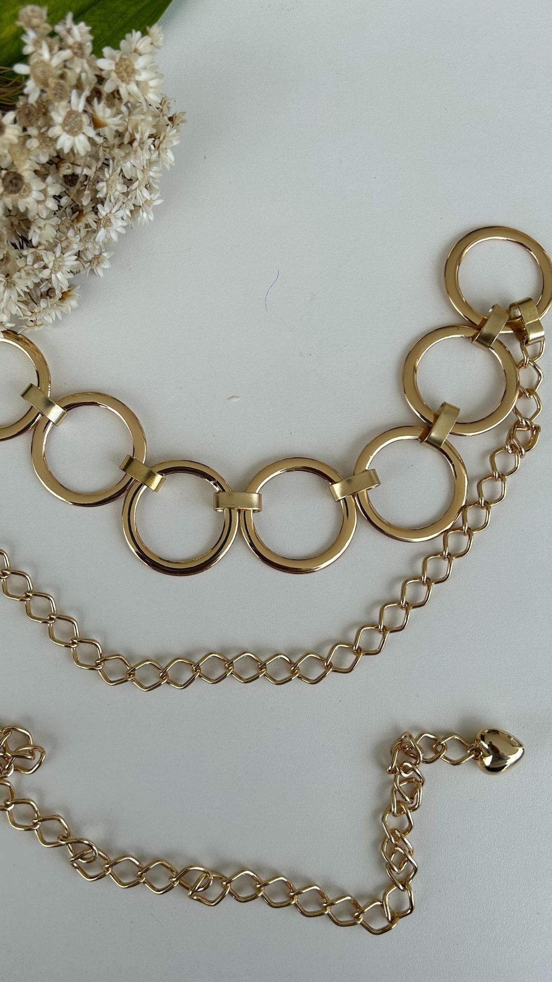 Cinto dourado corrente círculos R$165