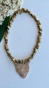 Choker cascalho hematita com onça R$155