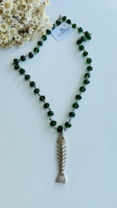 Magri Porã - Estilista Ana Luiza Magri - Choker cristal verde com Peixe escama 139,00
