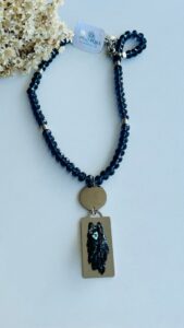 Magri Porã - Estilista Ana Luiza Magri - Colar cristal azul marinho com pedra silício arco íris 145,00